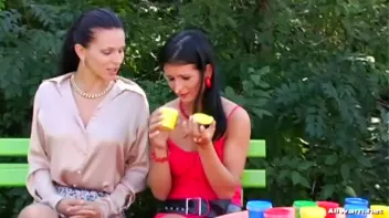 Extreme Finger Painting Goes Eurobabe Brawl Screencap 2 on sinx.preview.netperv.com