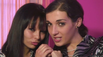 Velvet and Dominno Girlfriend Cam Screencap 9 on sinx.preview.netperv.com