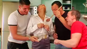 Checking Into Miss Hilton Screencap 11 on sinx.preview.netperv.com