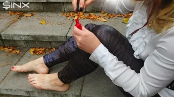 Blonde Babe Paints Her Nails Screencap 15 on sinx.preview.netperv.com