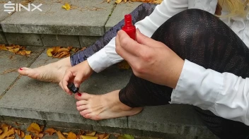 Blonde Babe Paints Her Nails Screencap 16 on sinx.preview.netperv.com