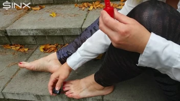 Blonde Babe Paints Her Nails Screencap 20 on sinx.preview.netperv.com