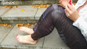 Blonde Babe Paints Her Nails Screencap 21 on sinx.preview.netperv.com