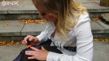 Blonde Babe Paints Her Nails Screencap 27 on sinx.preview.netperv.com