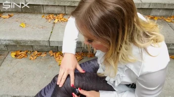 Blonde Babe Paints Her Nails Screencap 38 on sinx.preview.netperv.com