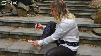 Blonde Babe Paints Her Nails Screencap 5 on sinx.preview.netperv.com