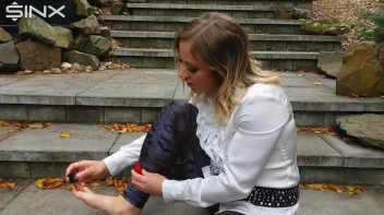 Blonde Babe Paints Her Nails Screencap 6 on sinx.preview.netperv.com