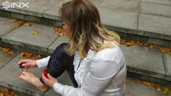 Blonde Babe Paints Her Nails Screencap 8 on sinx.preview.netperv.com