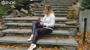 Blonde Babe Paints Her Nails Screencap 1 on sinx.preview.netperv.com