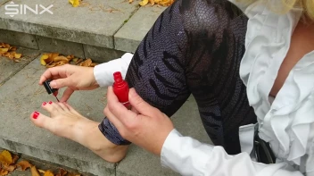 Blonde Babe Paints Her Nails Screencap 10 on sinx.preview.netperv.com