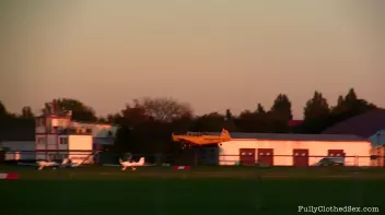 Airplanes Totally Turn Rachel On Screencap 35 on sinx.preview.netperv.com