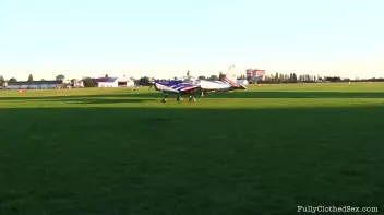 Airplanes Totally Turn Rachel On Screencap 5 on sinx.preview.netperv.com