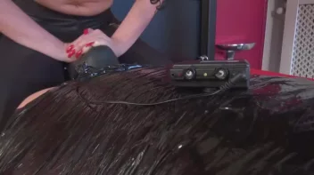 Verpackt in Folie und unter Strom gesetzt Screencap 18 on sinx.preview.netperv.com