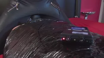 Verpackt in Folie und unter Strom gesetzt Screencap 40 on sinx.preview.netperv.com