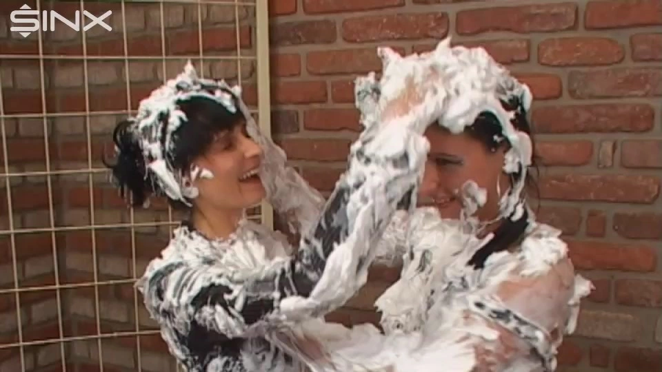 Wet And Messy Shaving Foam Fun on sinx.preview.netperv.com