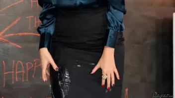 Taking Advantage Of Gloryhole Happy Hour Screencap 10 on sinx.preview.netperv.com