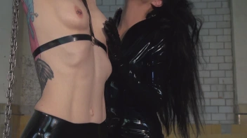 Heiße Latexspiele Screencap 38 on sinx.preview.netperv.com