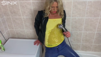 Seductive Blonde Lathers Up In The Bath Screencap 17 on sinx.preview.netperv.com