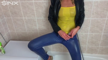 Seductive Blonde Lathers Up In The Bath Screencap 27 on sinx.preview.netperv.com