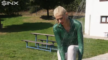 Gorgeous Girls Get Wet And Messy In The Park Screencap 101 on sinx.preview.netperv.com