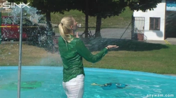 Gorgeous Girls Get Wet And Messy In The Park Screencap 15 on sinx.preview.netperv.com