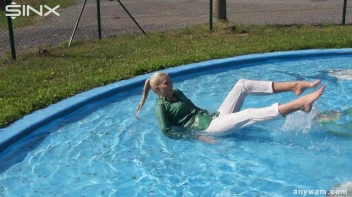 Gorgeous Girls Get Wet And Messy In The Park Screencap 16 on sinx.preview.netperv.com