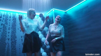 Wet And Working It!  Cuties Shake It Up! Screencap 6 on sinx.preview.netperv.com