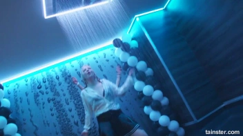 Wet And Working It!  Cuties Shake It Up! Screencap 69 on sinx.preview.netperv.com