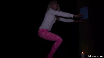 Victoria gets scared so bad she pees her pants Screencap 2 on sinx.preview.netperv.com