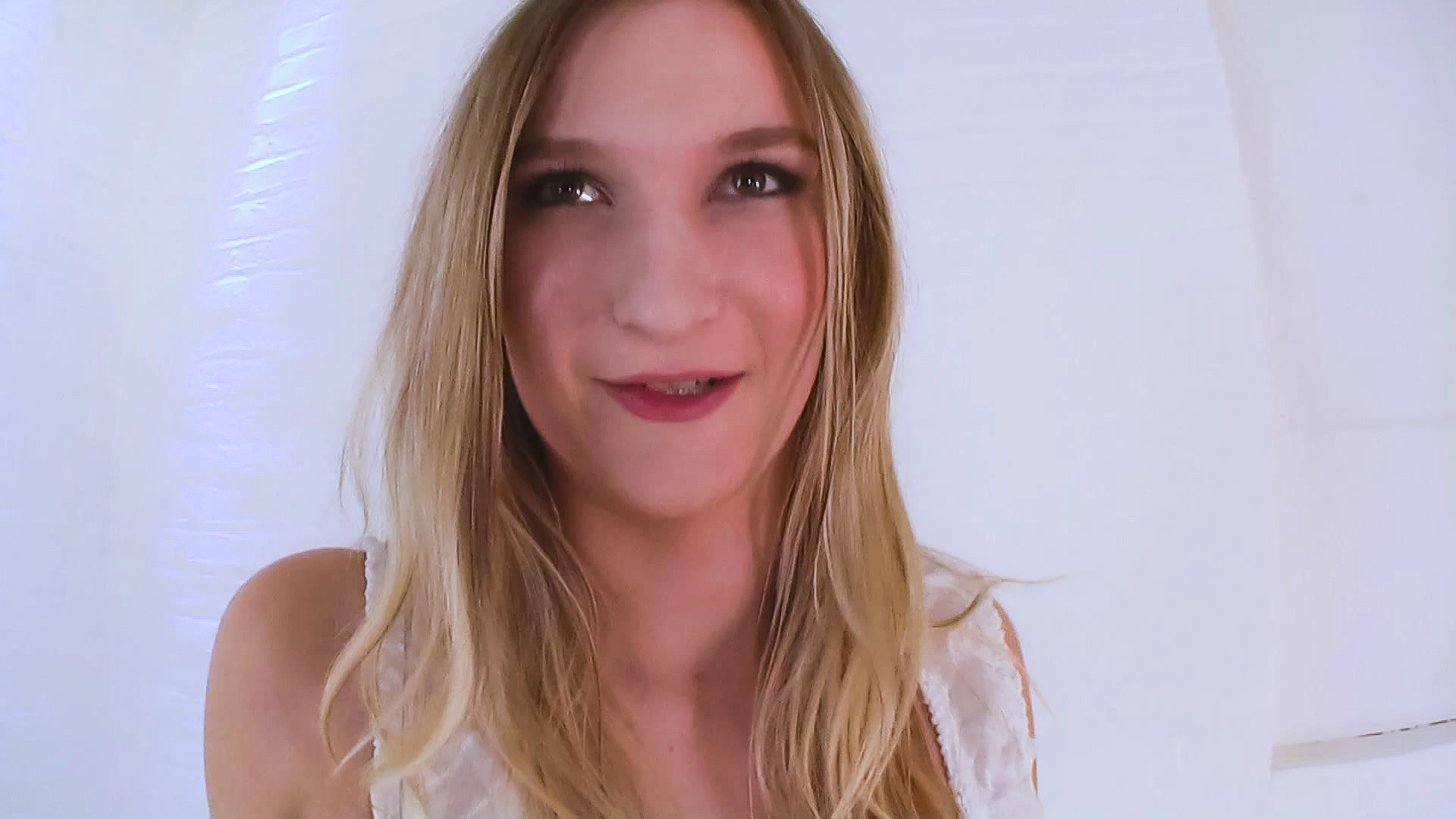 Schlankes, dünnes Mädche lässt sich fürs ficken interviewn on sinx.preview.netperv.com