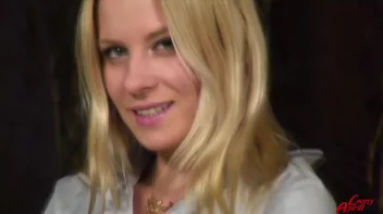 Wetlook Queen In Jeans Screencap 1 on sinx.preview.netperv.com