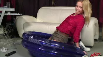 Wetlook Queen In Jeans Screencap 107 on sinx.preview.netperv.com