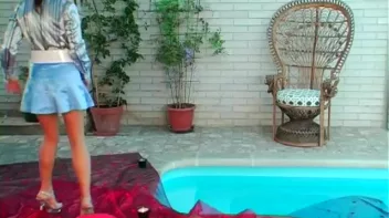 Sensual Wetlook Fun In The Pool Screencap 3 on sinx.preview.netperv.com