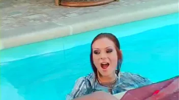 Sensual Wetlook Fun In The Pool Screencap 63 on sinx.preview.netperv.com