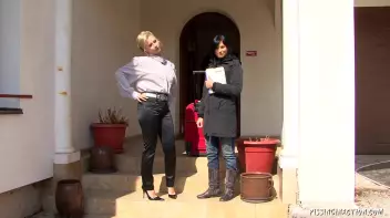 Exchange Student Learns The Local Customs Screencap 1 on sinx.preview.netperv.com