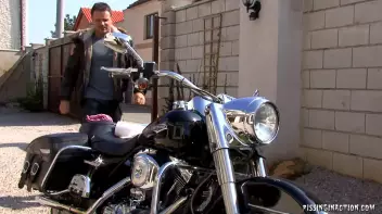 Exchange Student Learns The Local Customs Screencap 4 on sinx.preview.netperv.com