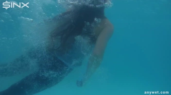 Sexy Swim Babes Play In The Pool Screencap 13 on sinx.preview.netperv.com