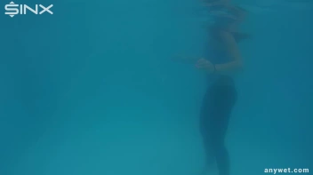 Sexy Swim Babes Play In The Pool Screencap 32 on sinx.preview.netperv.com