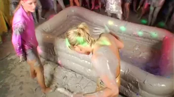 Mudslinging Eurobabes Screencap 6 on sinx.preview.netperv.com