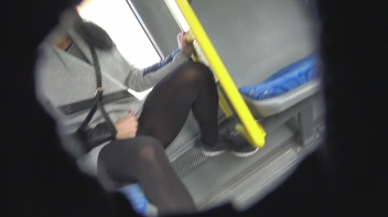 Heimlich im Bus gepisst Screencap 17 on sinx.preview.netperv.com