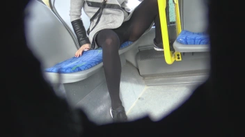 Heimlich im Bus gepisst Screencap 20 on sinx.preview.netperv.com