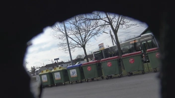 Heimlich im Bus gepisst Screencap 4 on sinx.preview.netperv.com