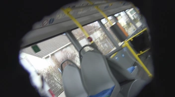 Heimlich im Bus gepisst Screencap 9 on sinx.preview.netperv.com