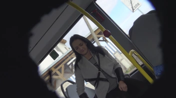 Heimlich im Bus gepisst Screencap 11 on sinx.preview.netperv.com