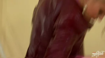 Horseplay Becomes Lesbo Play Screencap 12 on sinx.preview.netperv.com