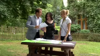 Big Piss Plans In The Park Screencap 5 on sinx.preview.netperv.com