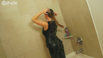 Wet Look Eurobabe Lathers Her Hair Screencap 65 on sinx.preview.netperv.com