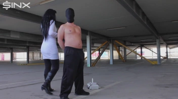 Im Parkhaus die Nippel genadelt Screencap 17 on sinx.preview.netperv.com