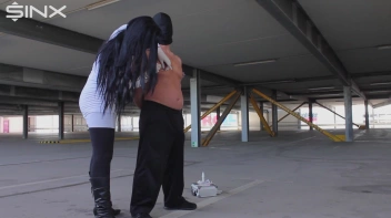 Im Parkhaus die Nippel genadelt Screencap 30 on sinx.preview.netperv.com