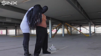 Im Parkhaus die Nippel genadelt Screencap 31 on sinx.preview.netperv.com